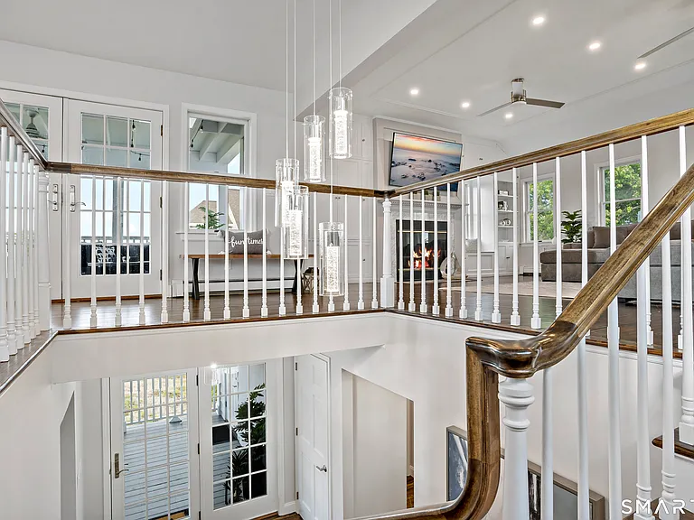 1016 Fairfield Beach Rd — Photo 16