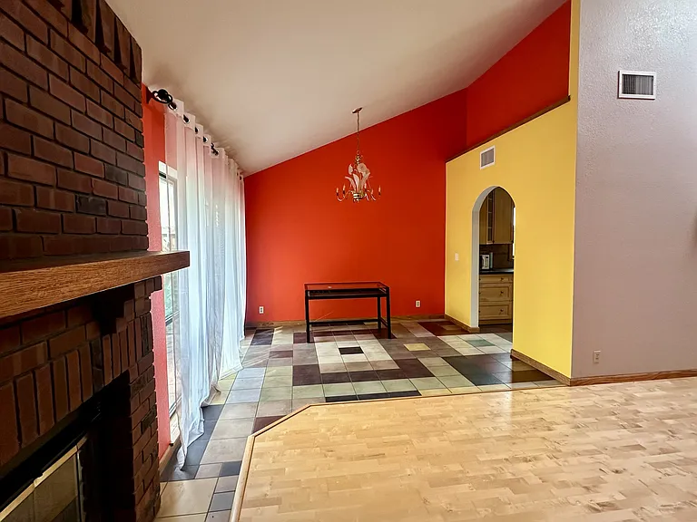1006 Valencia Ave — Photo 6