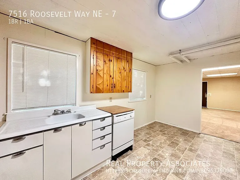 7516 Roosevelt Way NE #7 — Photo 14