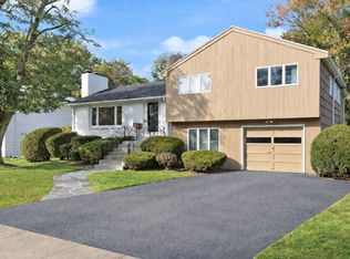19 Selwyn Rd, Newton, MA 02461
