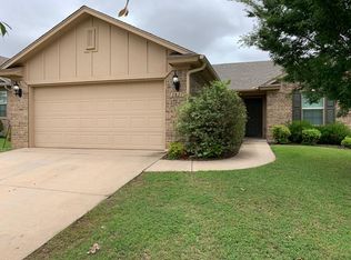 2821 Fawn Lily Rd, Oklahoma City, OK 73128