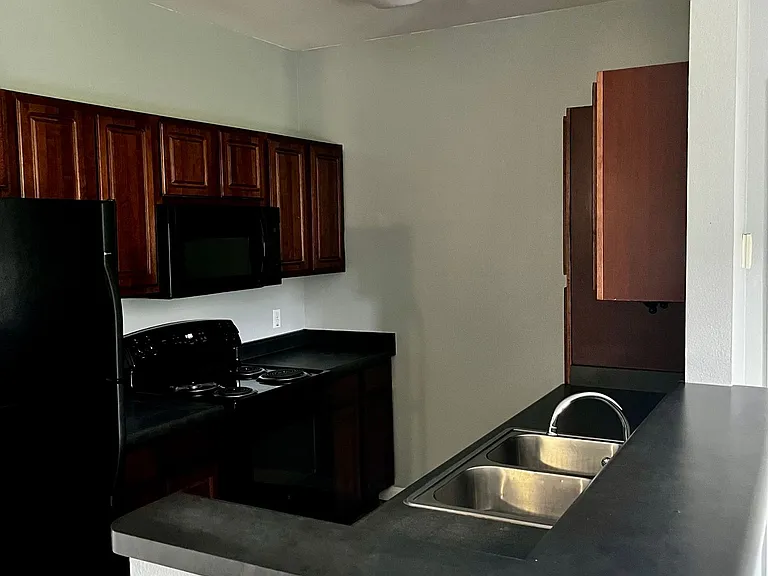 Hickory Ridge Apartments — Photo 10