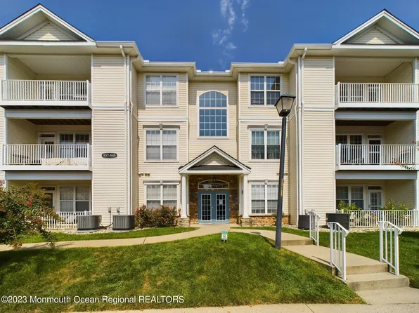 546 St Andrews Place, Manalapan, NJ 07726