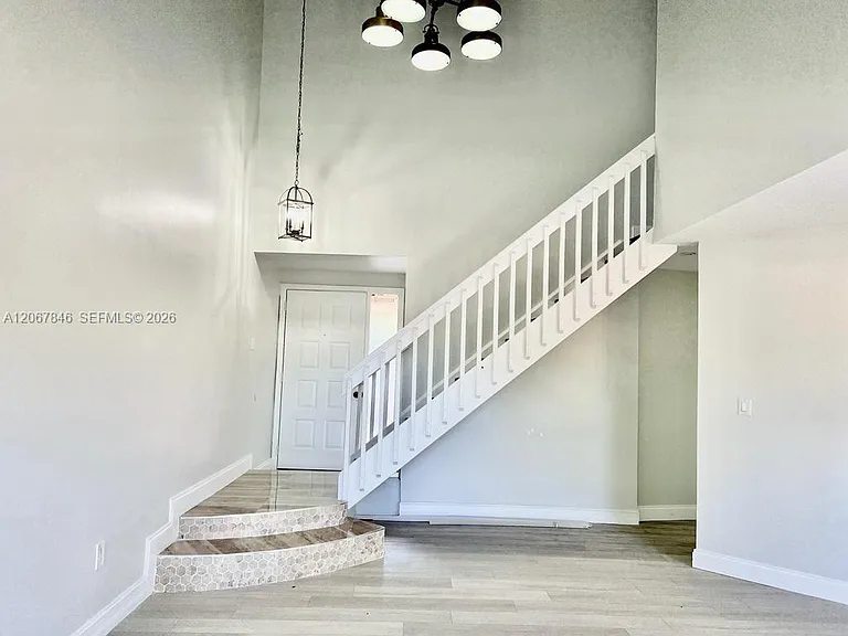900 SW 113th Ter — Photo 4