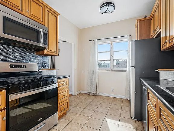 5th image of 1347 N Mansfield Ave #1.3