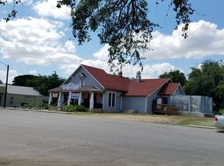 918 18th St, Hondo, TX 78861