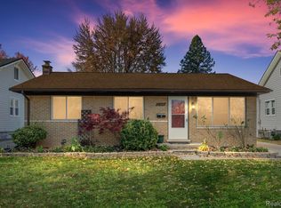 27809 Florence St, Saint Clair Shores, MI 48081