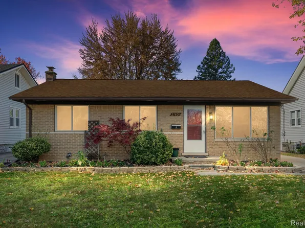 27809 Florence St, Saint Clair Shores, MI 48081