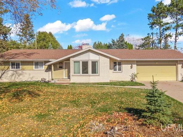 912 E Stanton St, Iron Mountain, MI 49801