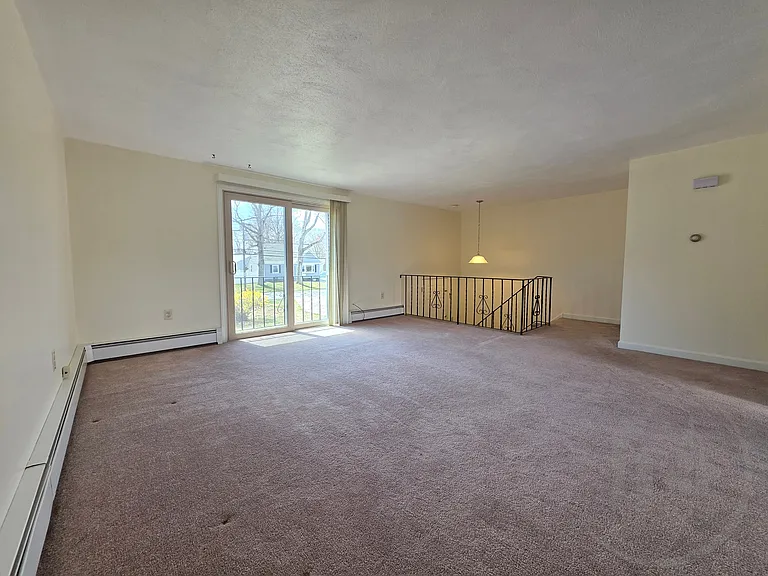 122-124 Rounds Ave — Photo 7
