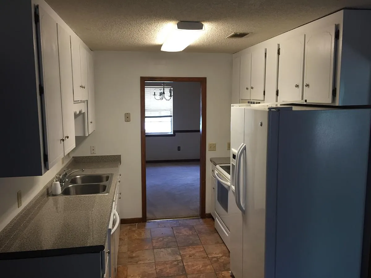 3 bed, 1700 sqft, $1,850 — Photo 3