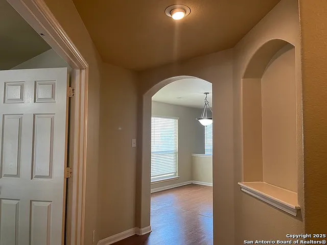 5 bed, 2.0 bath, 2141 sqft, $1,875 — Photo 3