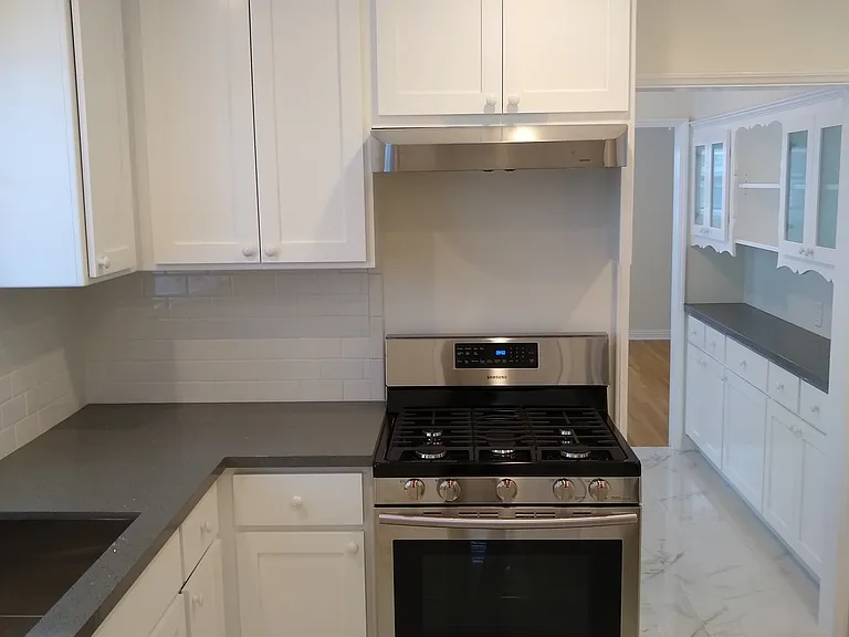 1228 S Longwood Ave #1228 — Photo 8