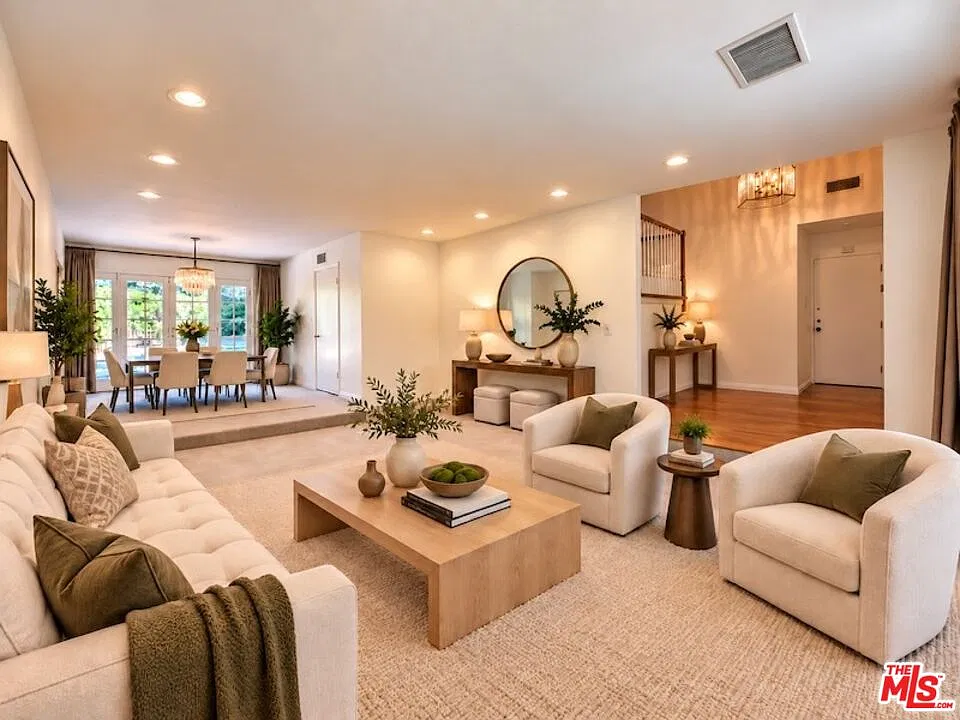 4 bed, 2.5 bath, 2418 sqft, $7,995 — Photo 4