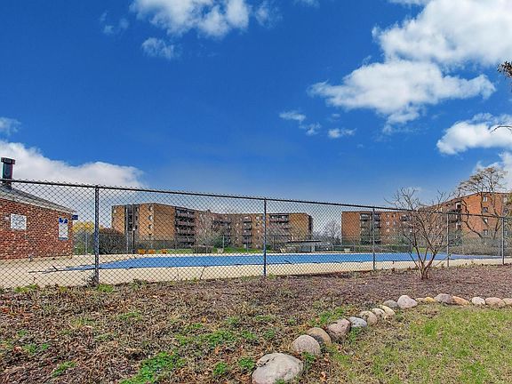 2nd image of 540 Biesterfield Rd APT 301