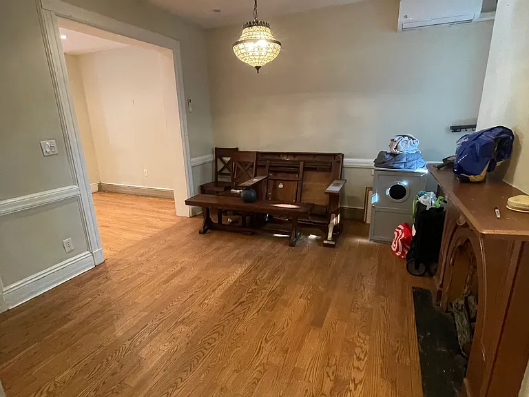 1281 Union Ave — Photo 2