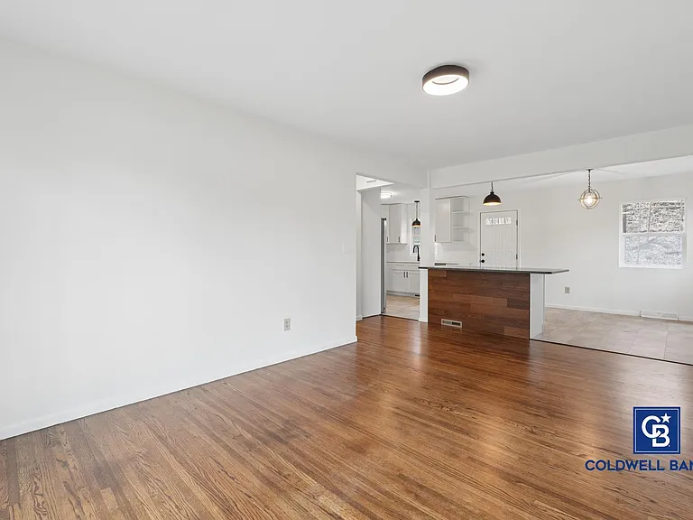 1444 Ames Ave E — Photo 7