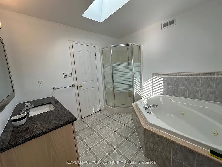 203 Lake Dr E — Photo 32
