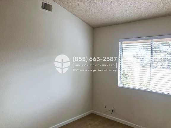 5th image of 1122 Cedar Gables Dr
