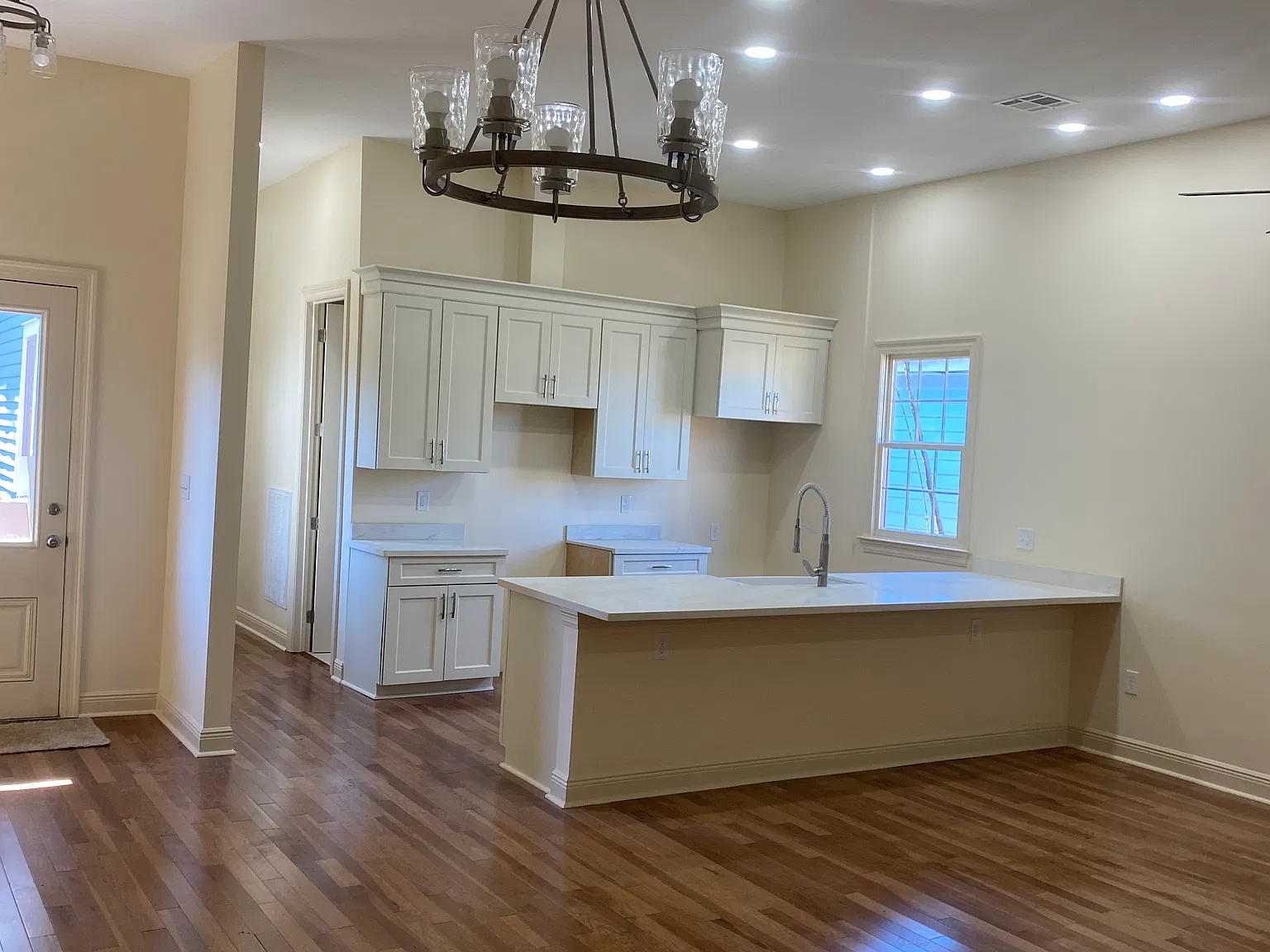 3 bed, 1700 sqft, $1,800 — Photo 2