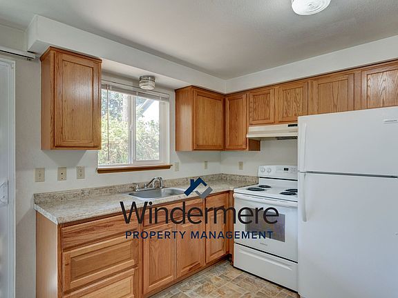 4th image of 390 NE Izett St APT 103