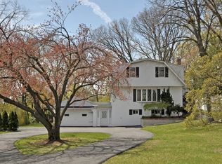 148 Lawrence Dr, Paramus, NJ 07652