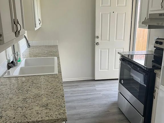 3rd image of 2522 109th St