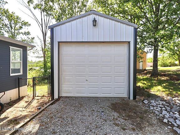 4th image of 940 Nolin Estates Rd