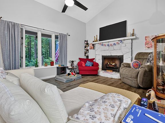 5th image of 947 Cherry Log St