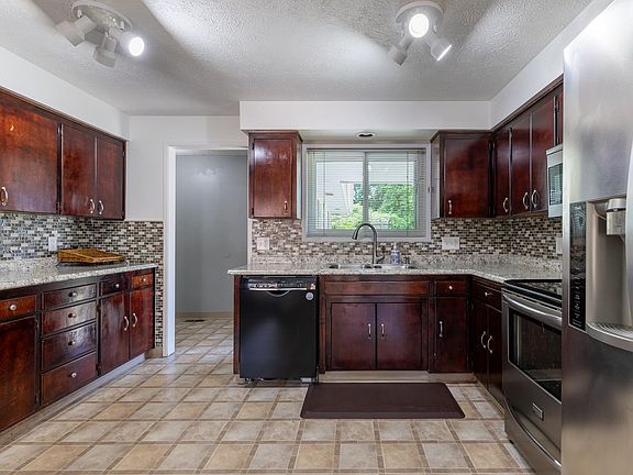 5th image of 5211 W Myrtlewood Ct