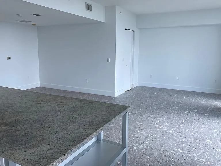 185 SW 7th St #1500 — Photo 5