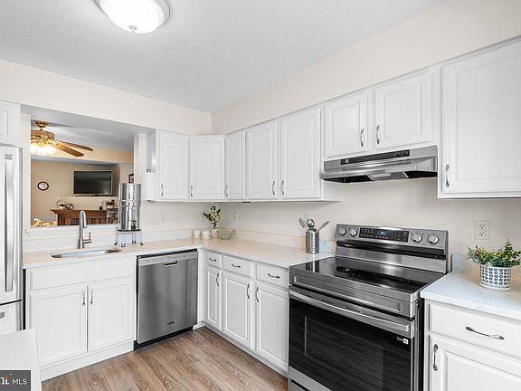 3rd image of 5609 Queen Anne Ct