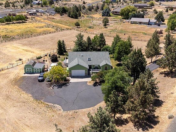 3rd image of 2165 SE Sagebrush Dr