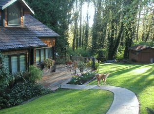 6025 Rose Loop NE, Bainbridge Island, WA 98110