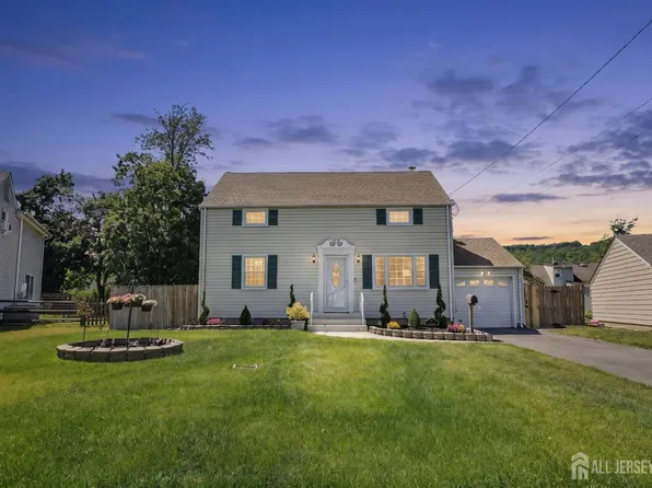37 Glen Ct, North Plainfield, NJ 07063