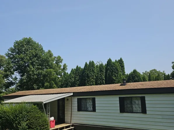 15 Shawnee Ln, Honey Brook, PA 19344