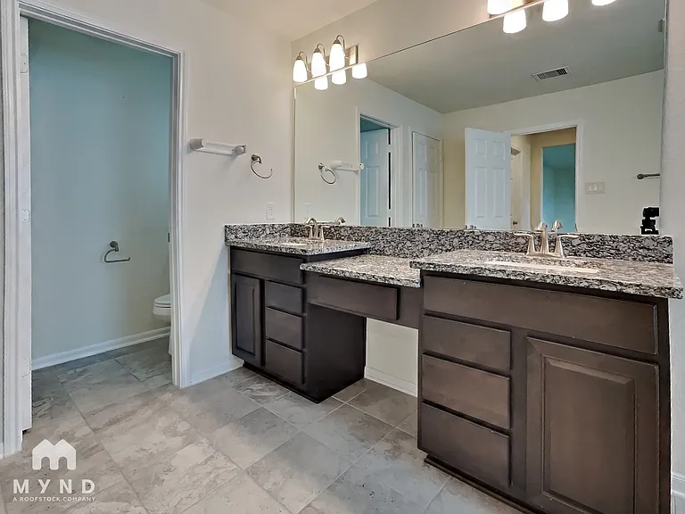 1706 Claire Creek Ct — Photo 20