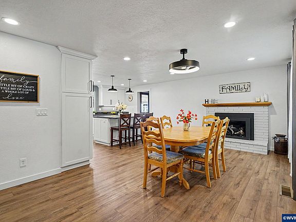 5th image of 4345 Jackpine St NE