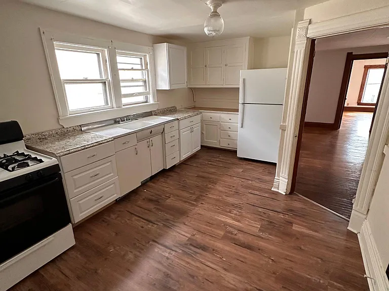 208 Freeman Ave #2 — Photo 2