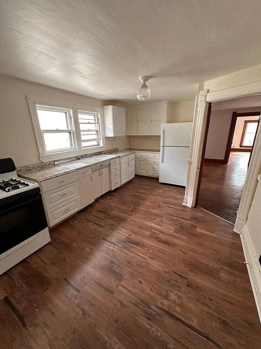 Building Photo - 208 Freeman Ave #2