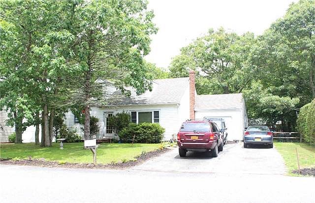 1st image of 15 Tulip Ave