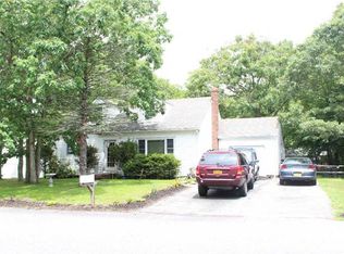 15 Tulip Ave, Hampton Bays, NY 11946