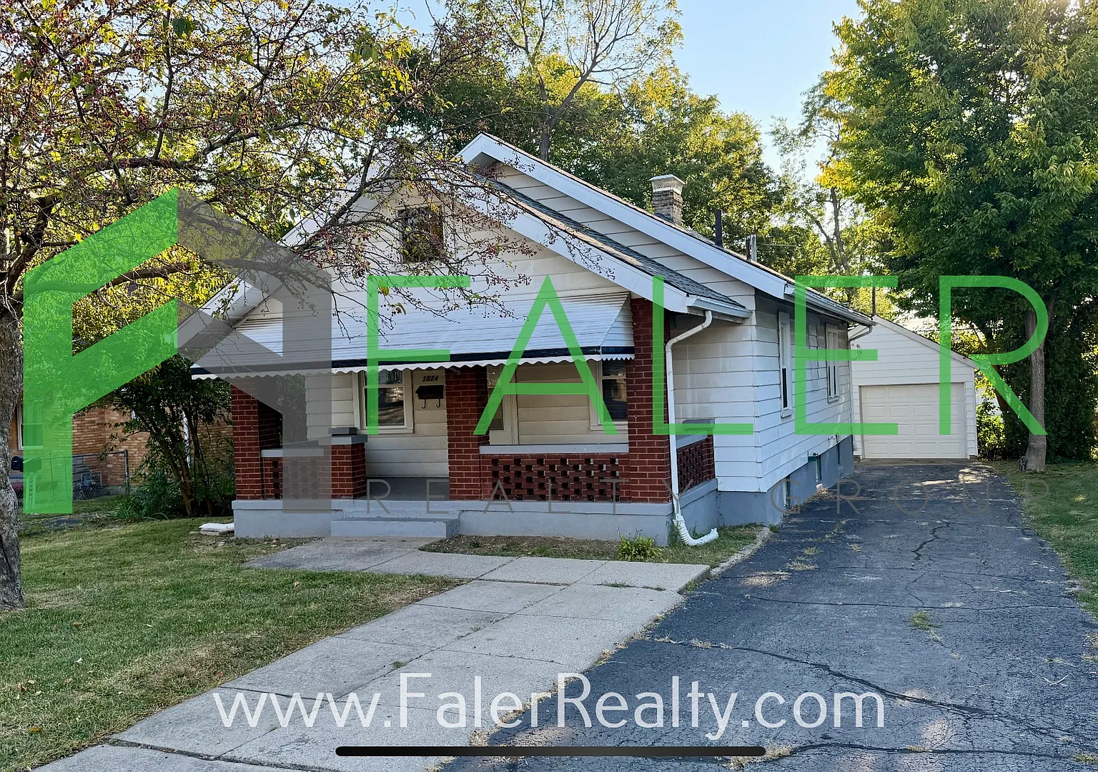 Beautiful Bungalow Ready Now! — Photo 1