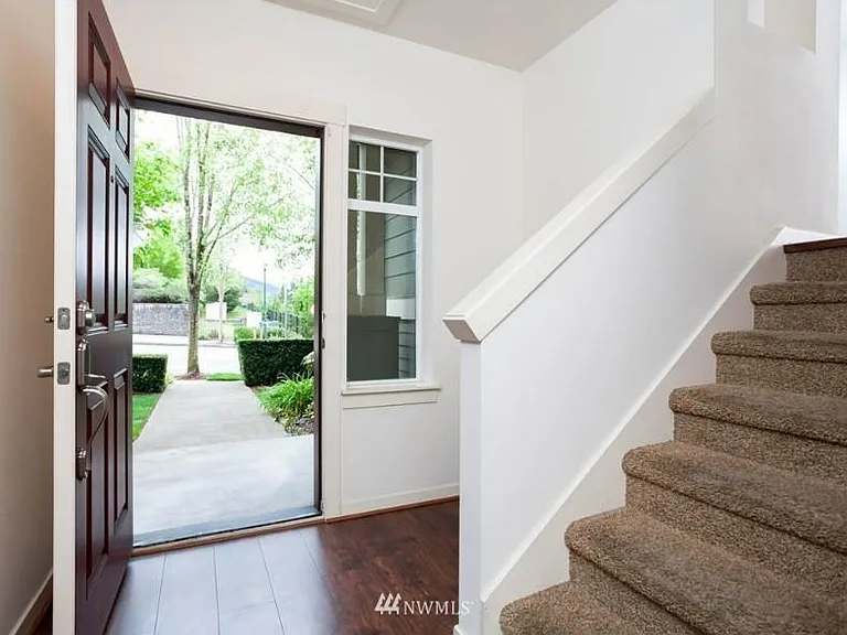 1867 NE Kenyon Ct — Photo 11