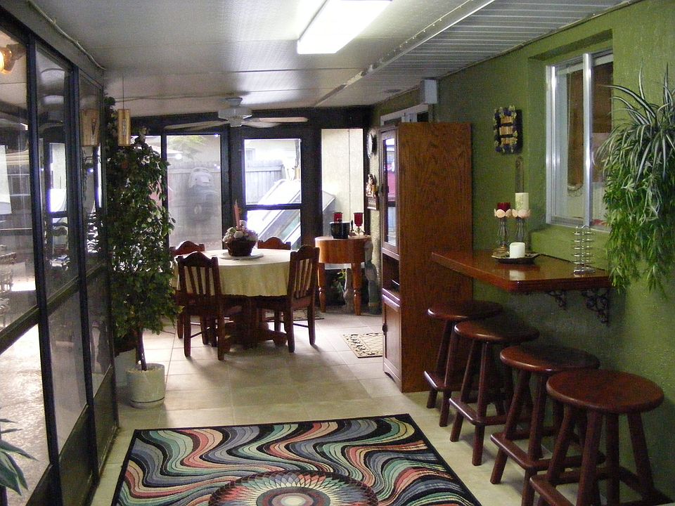 florida room and hangout