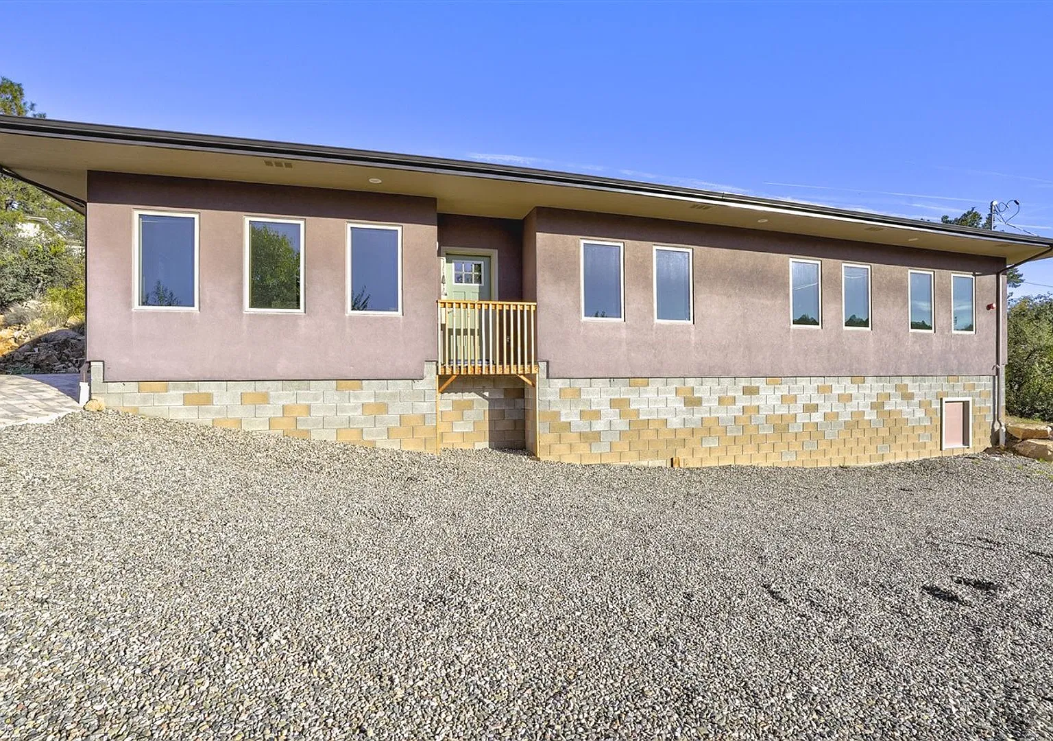 Beautiful 3-Bedroom Creekside Home Near Downtown Prescott with Detached Garage! — Photo 3