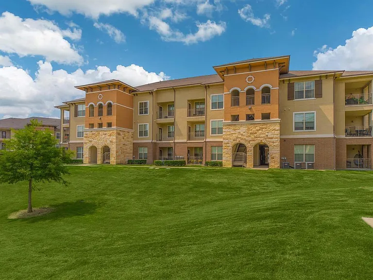 Vue Castle Hills — Photo 5