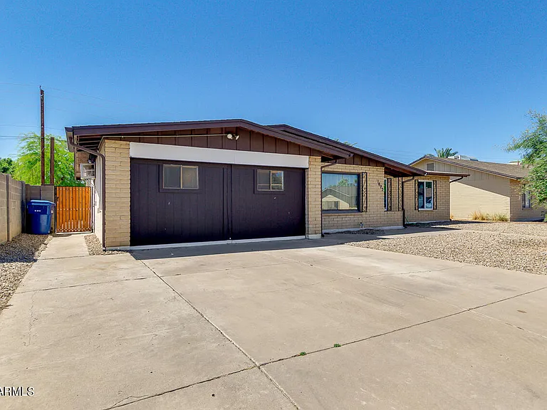 1623 E Del Rio Dr — Photo 1