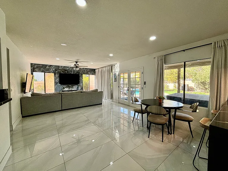 5544 E Kelton Ln — Photo 7
