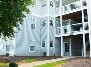 186 University Village Dr APT D, Central, SC 29630